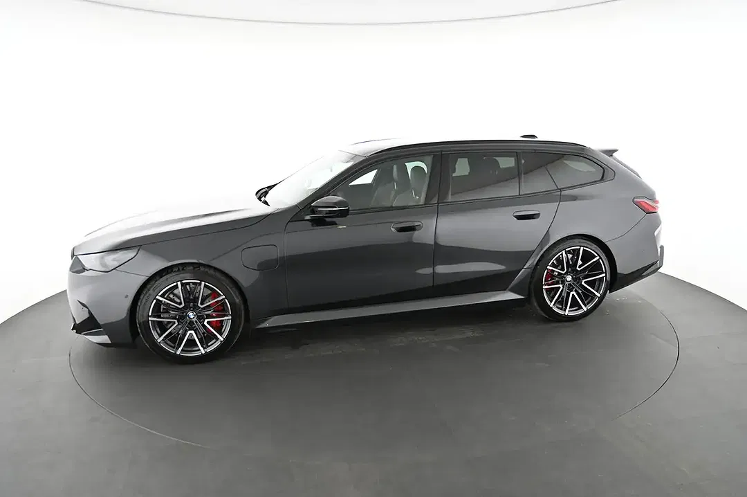 BMW M5 xDrive - Thumbnail 5