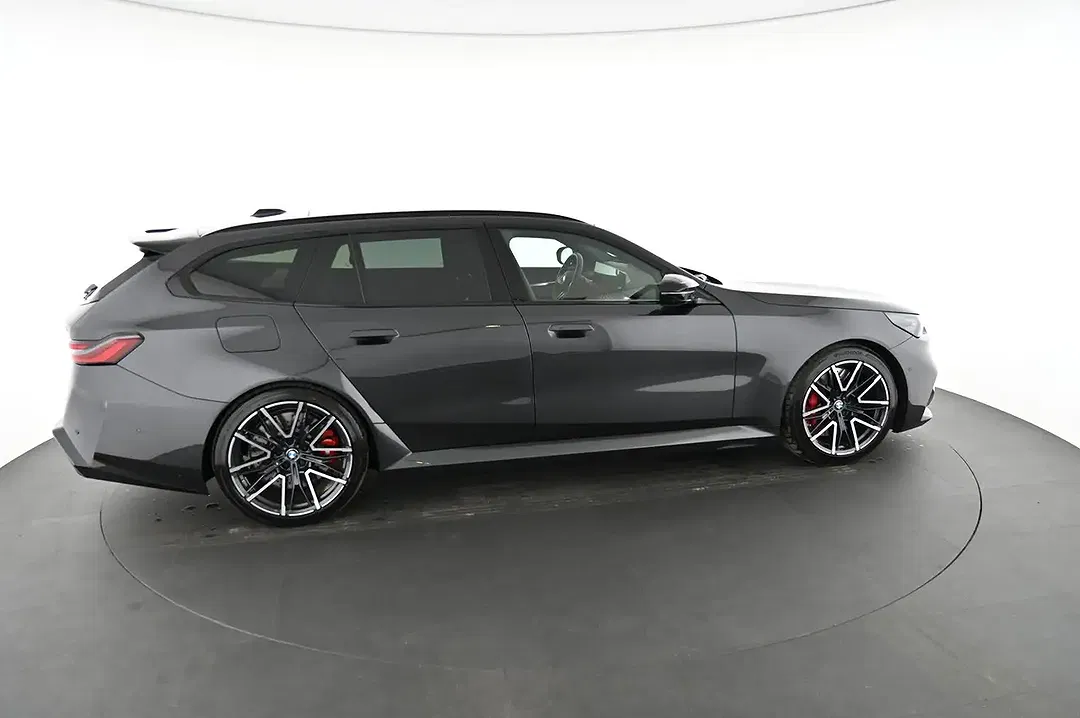 BMW M5 xDrive - Thumbnail 6