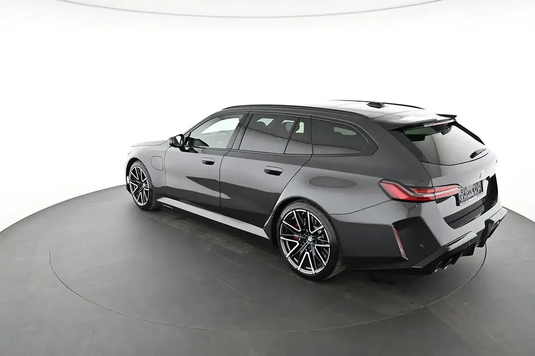 BMW M5 xDrive - Thumbnail 9