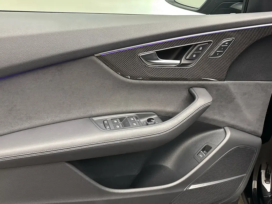 Audi SQ8 4.0 TFSI quattro competition plus - Thumbnail 11