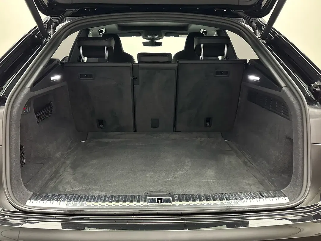 Audi SQ8 4.0 TFSI quattro competition plus - Thumbnail 12