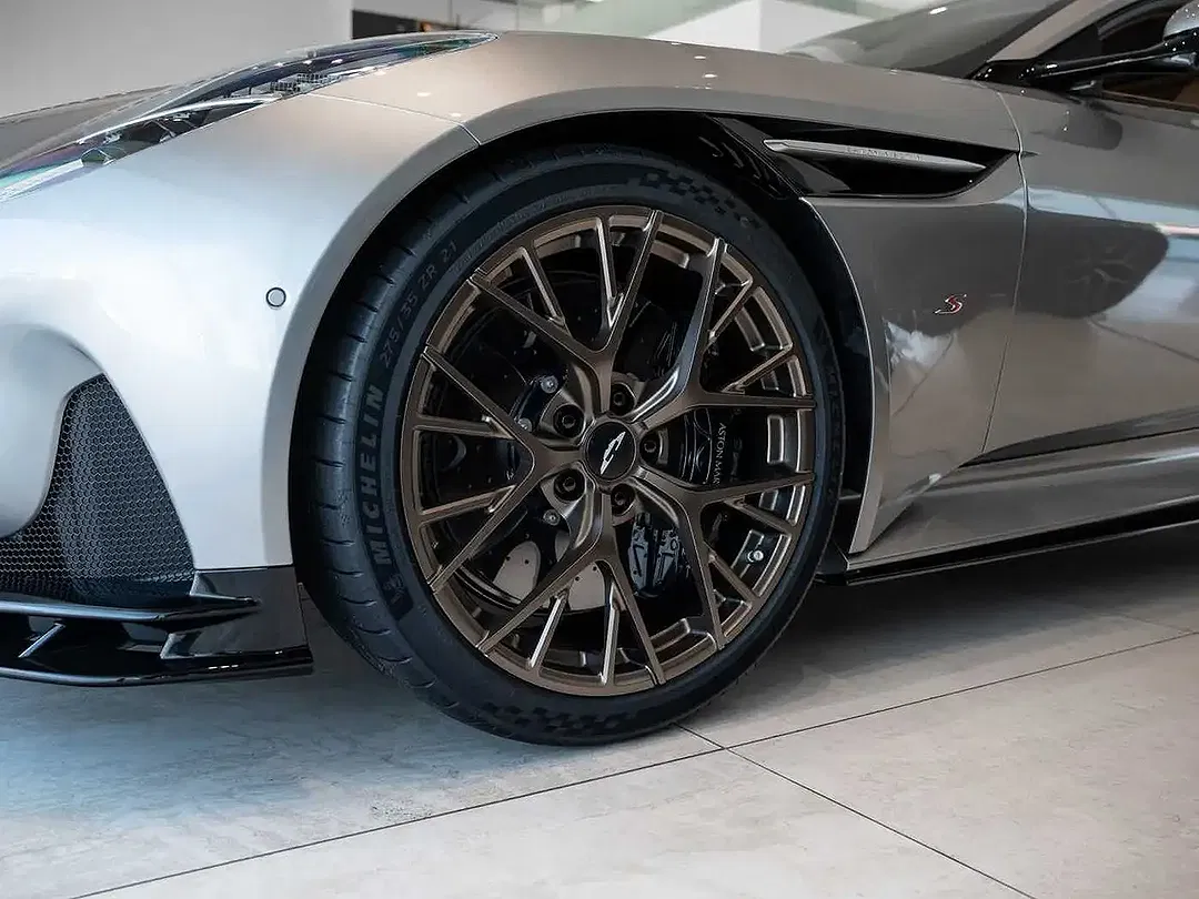 Aston Martin DB12 V8 S Coupe - foto 15