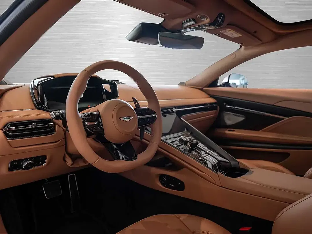 Aston Martin DB12 V8 S Coupe - Thumbnail 3