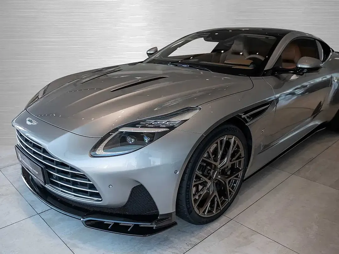 Aston Martin DB12 V8 S Coupe - Thumbnail 7