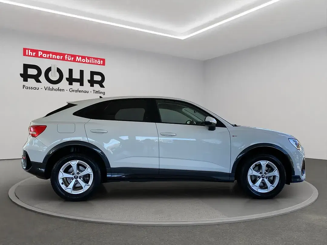 Audi Q3 35 TFSI S tronic Sportback S line - Thumbnail 3