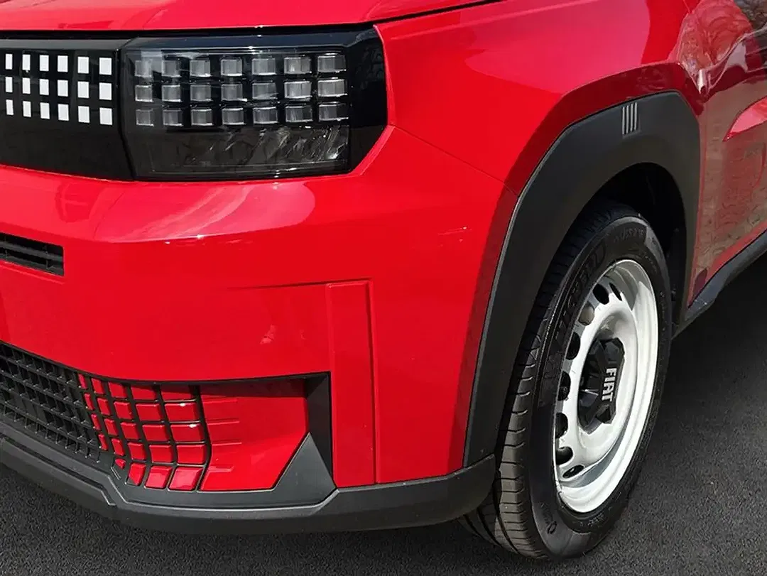 Fiat Grande Panda RED - Thumbnail 6