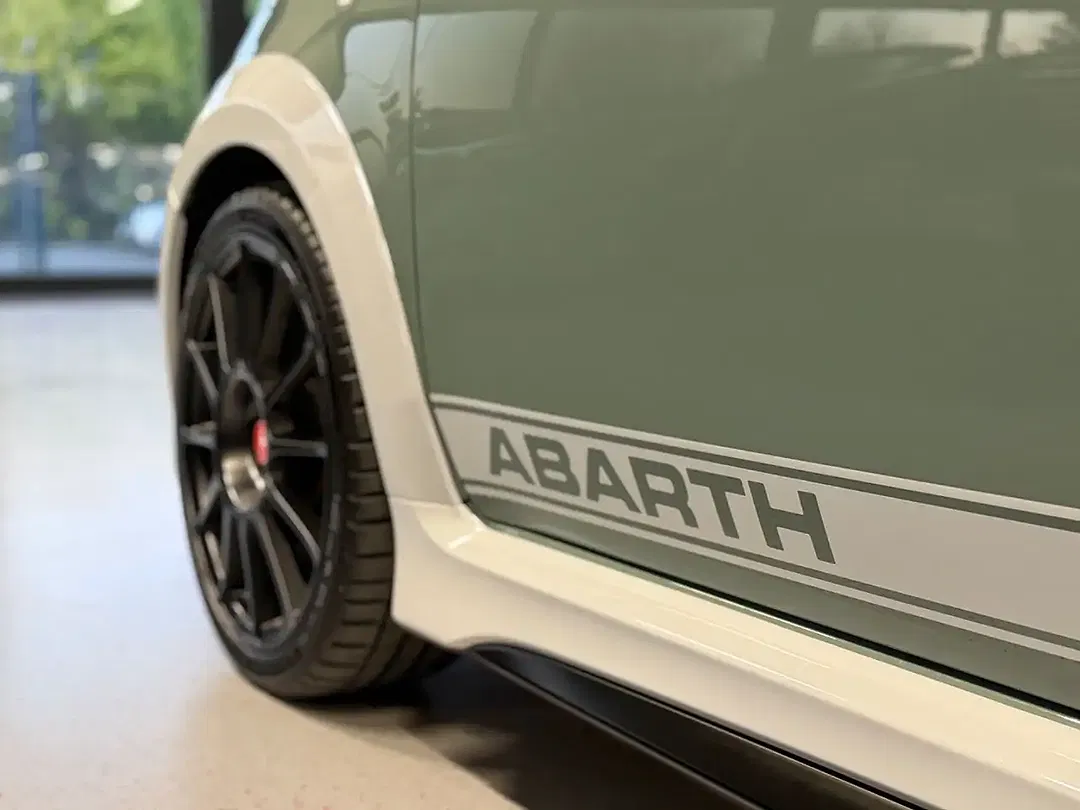 Abarth 695 70th Anniversario - Thumbnail 14