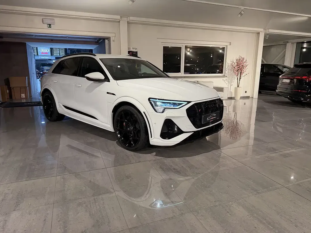 Audi SQ8 e-tron quattro Matrix LED - foto 1