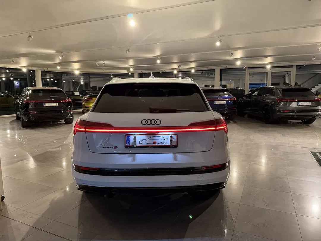 Audi SQ8 e-tron quattro Matrix LED - foto 2