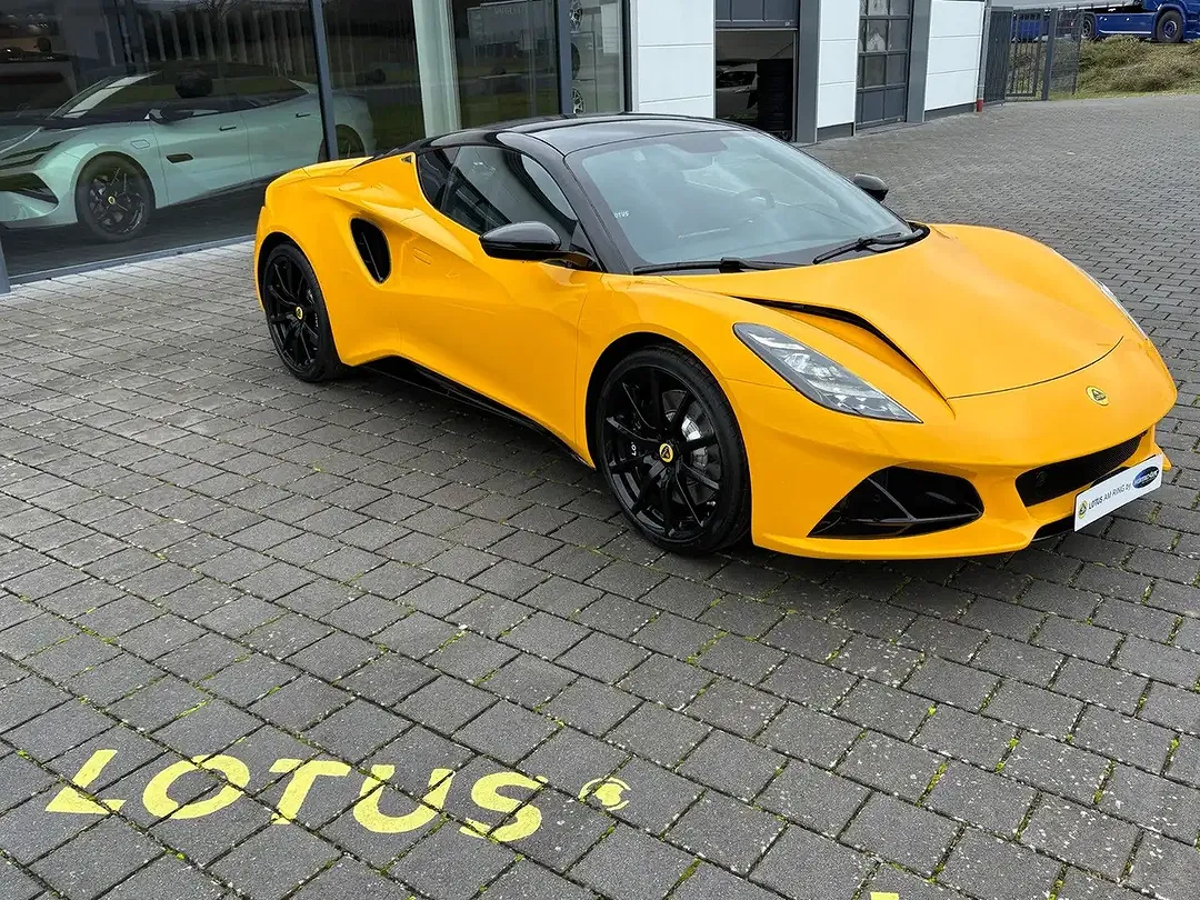 Lotus Emira V6 SE - Thumbnail 3