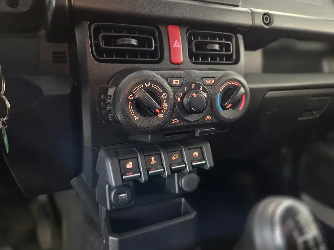 Suzuki Jimny AllGrip Comfort - foto 15