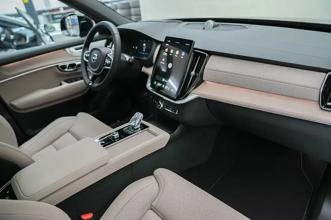 Volvo XC90 T8 PHEV Hybrid Plus - Thumbnail 6