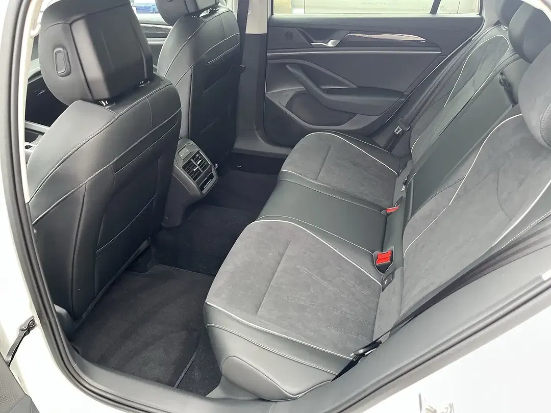 Volkswagen Passat 1.5 eHybrid DSG Business - Thumbnail 7