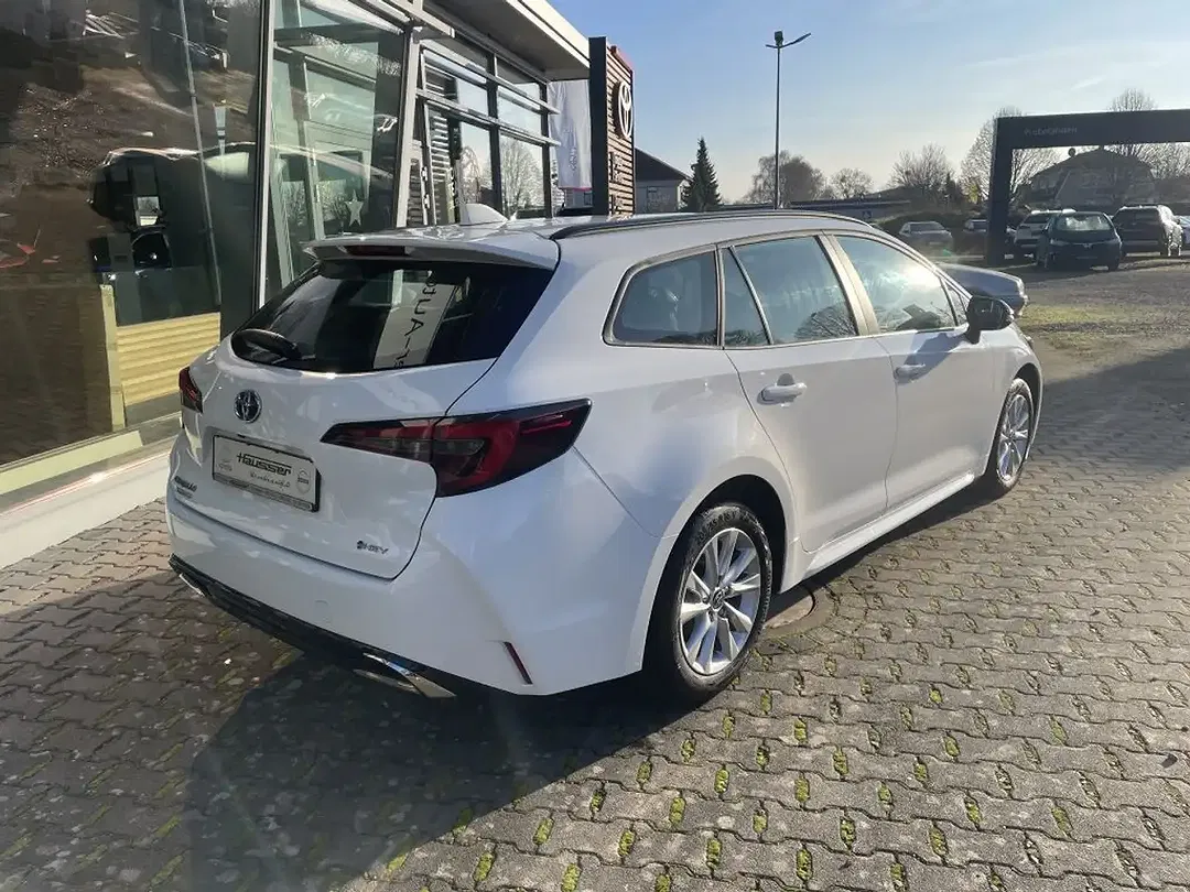 Toyota Corolla Hybrid Business Edition - Thumbnail 8
