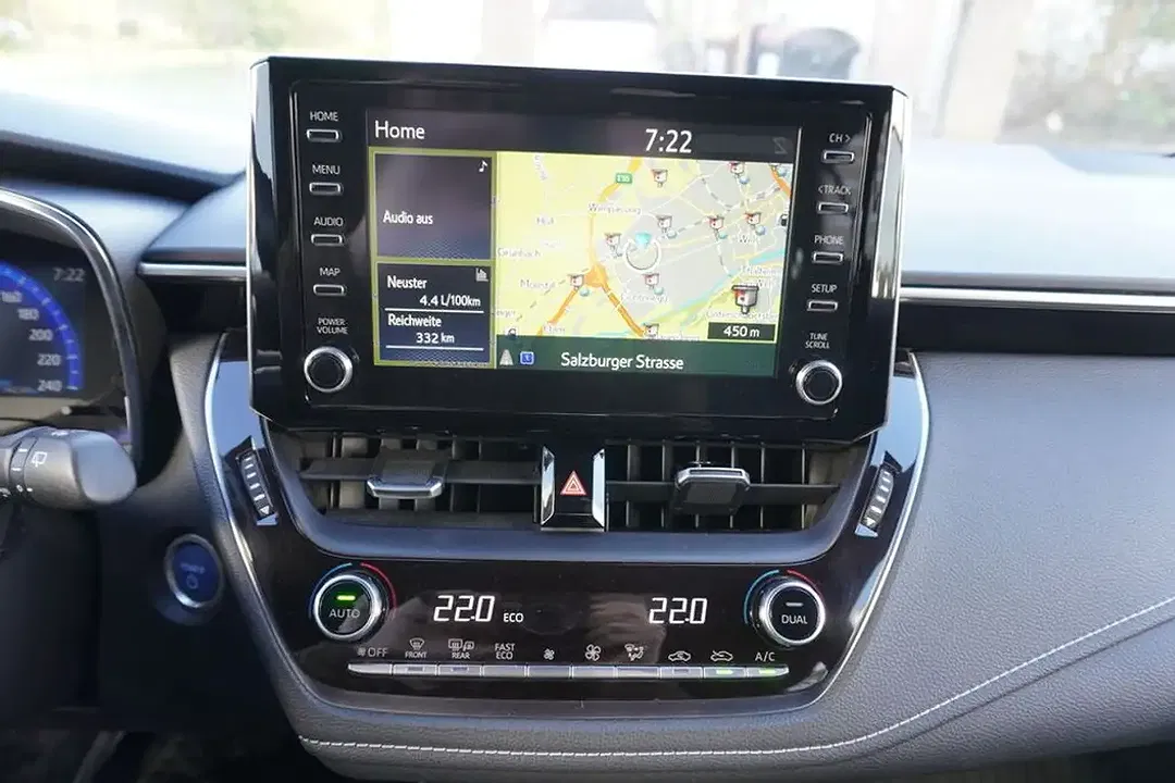 Toyota Corolla Hybrid - Thumbnail 12