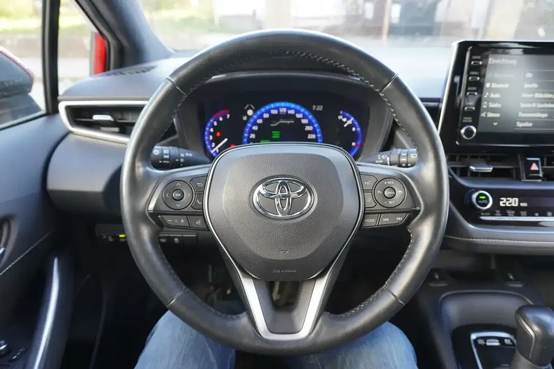 Toyota Corolla Hybrid - Thumbnail 14