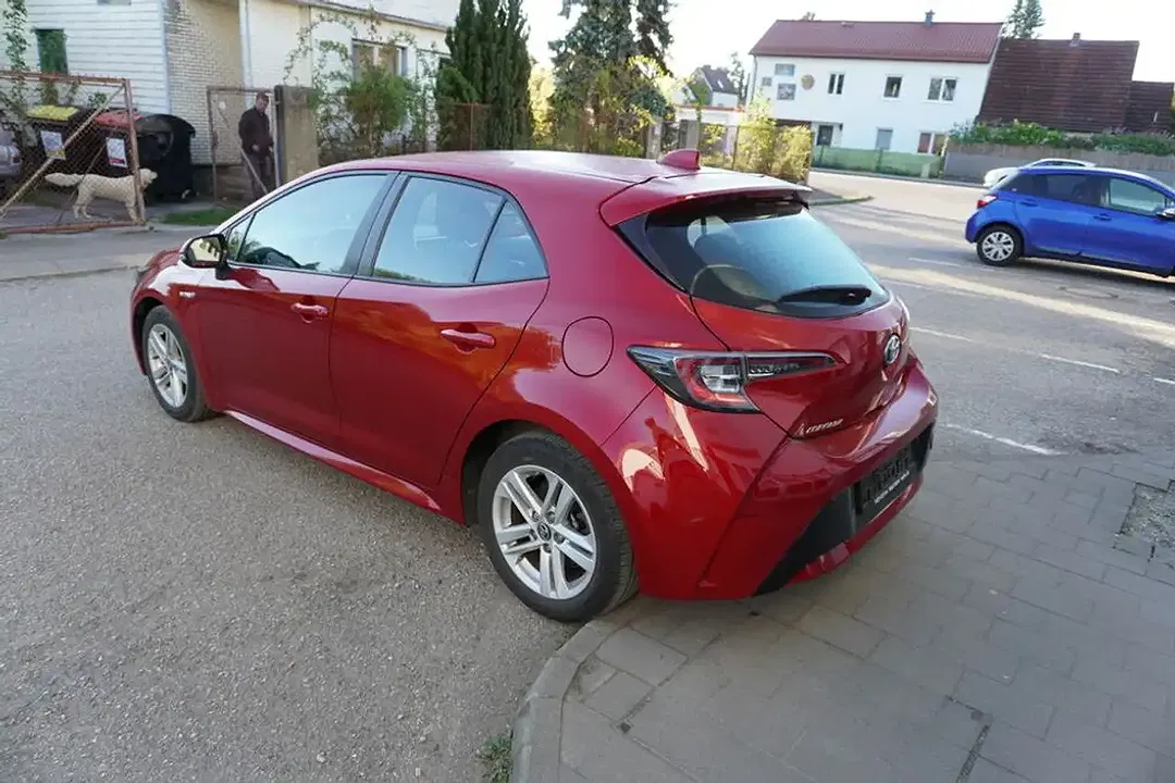 Toyota Corolla Hybrid - Thumbnail 3