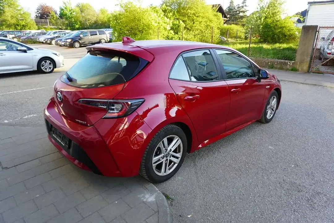 Toyota Corolla Hybrid - Thumbnail 5