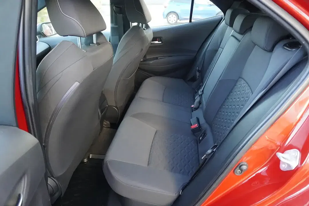 Toyota Corolla Hybrid - Thumbnail 7