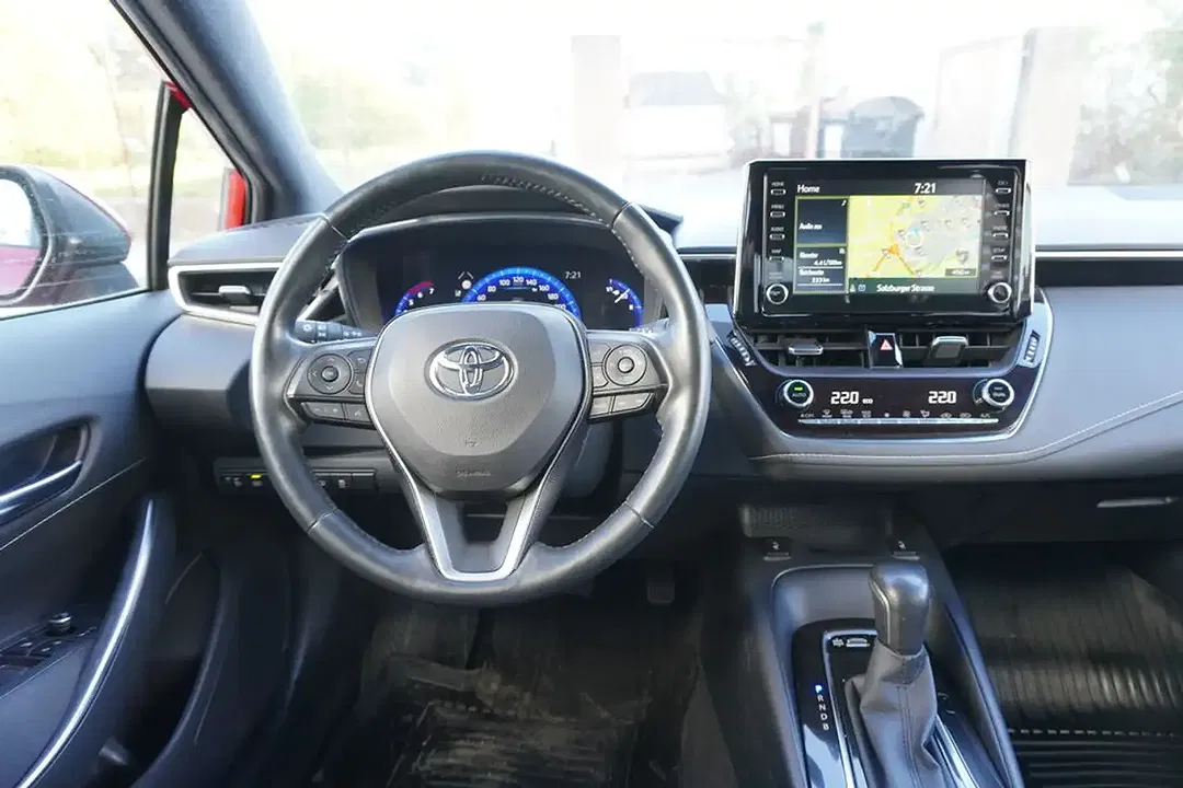 Toyota Corolla Hybrid - Thumbnail 8