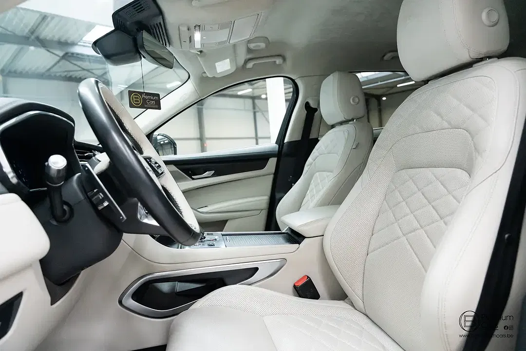 Jaguar F-Pace P400e 4x4 Luxury - Thumbnail 10