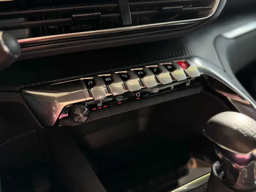 Peugeot 3008 PureTech Allure Pack - Thumbnail 22