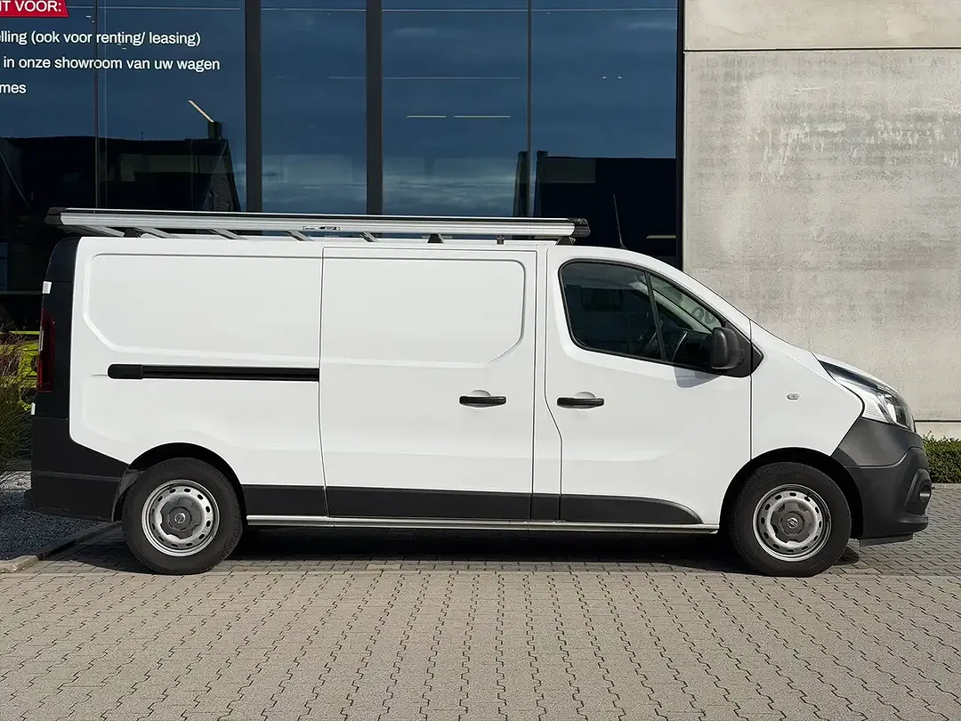 Nissan NV300 180 - Thumbnail 3