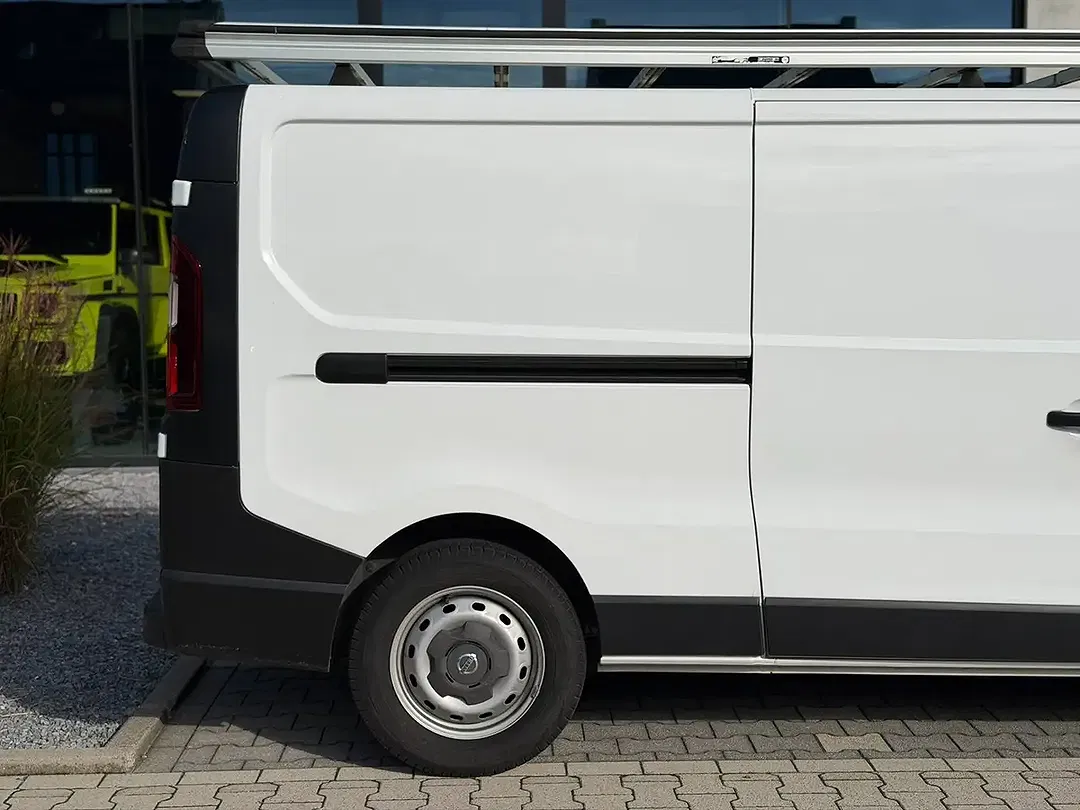 Nissan NV300 180 - Thumbnail 5