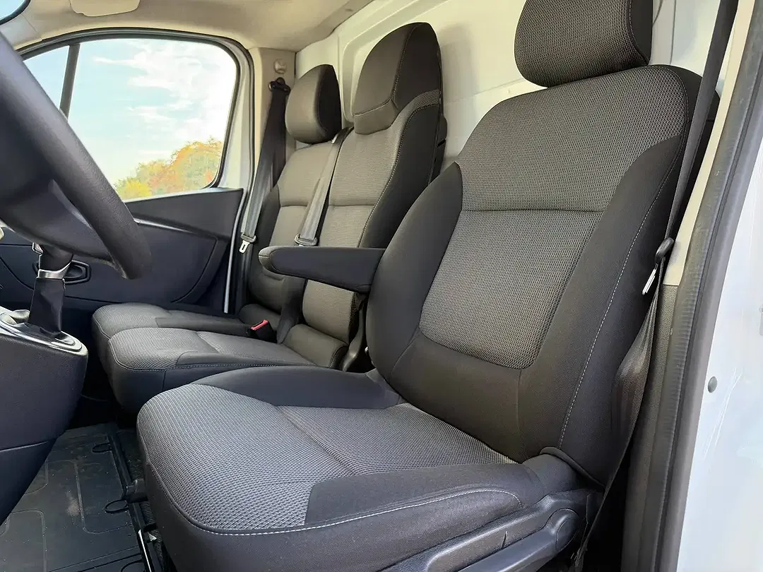 Nissan NV300 180 - Thumbnail 9