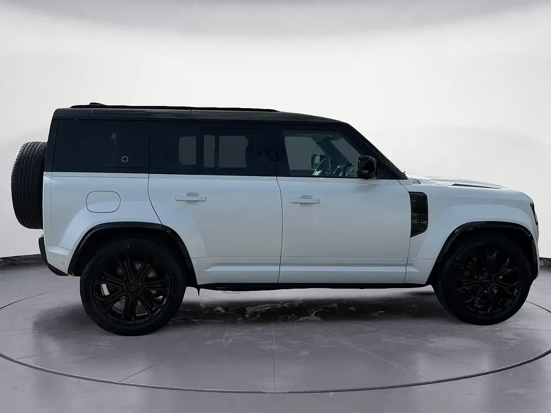 Land Rover Defender P635 OCTA 110 - Thumbnail 6