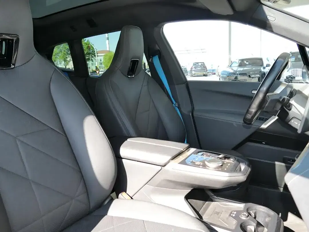 BMW iX xDrive Pro - Thumbnail 6