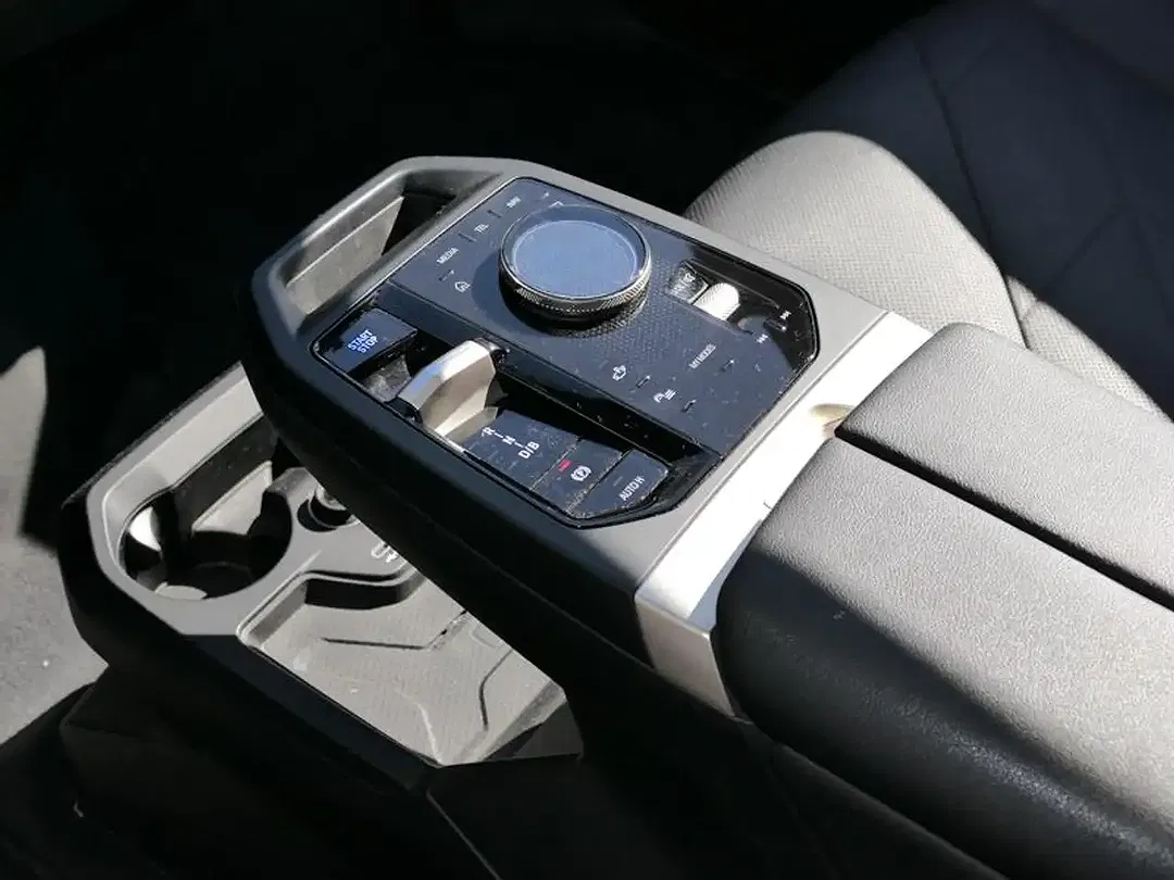 BMW iX xDrive Pro - Thumbnail 7