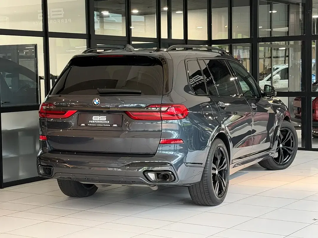 BMW X7 - Thumbnail 3