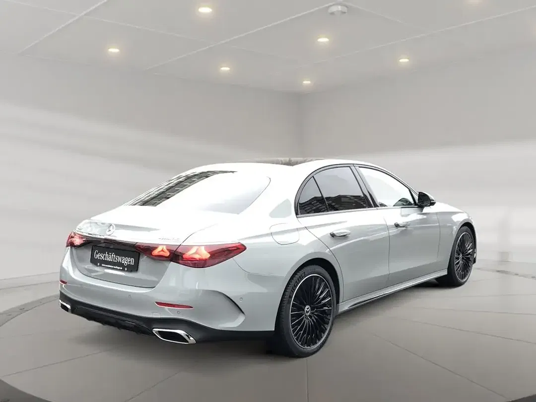 Mercedes-Benz E 450 4MATIC AMG MBUX Burmester Night - foto 2