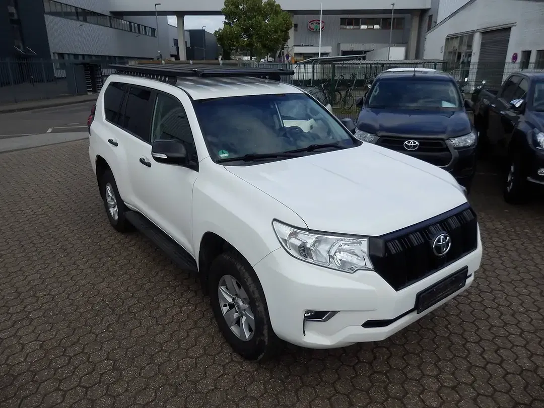 Toyota Land Cruiser - foto 1