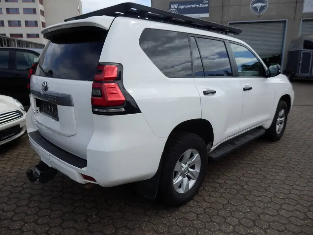 Toyota Land Cruiser - Thumbnail 4