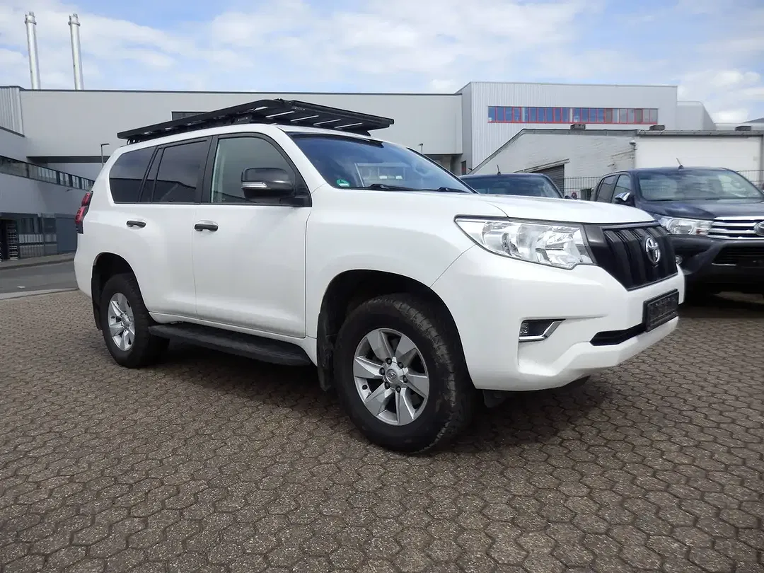 Toyota Land Cruiser - Thumbnail 5