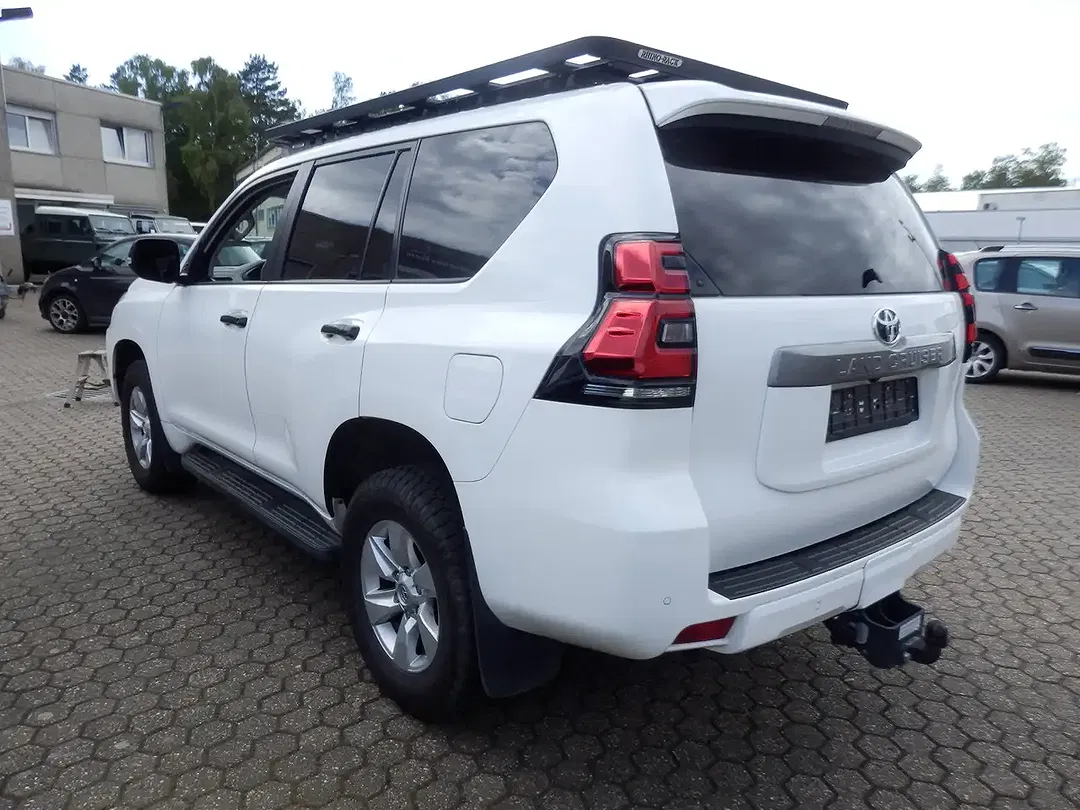 Toyota Land Cruiser - Thumbnail 8