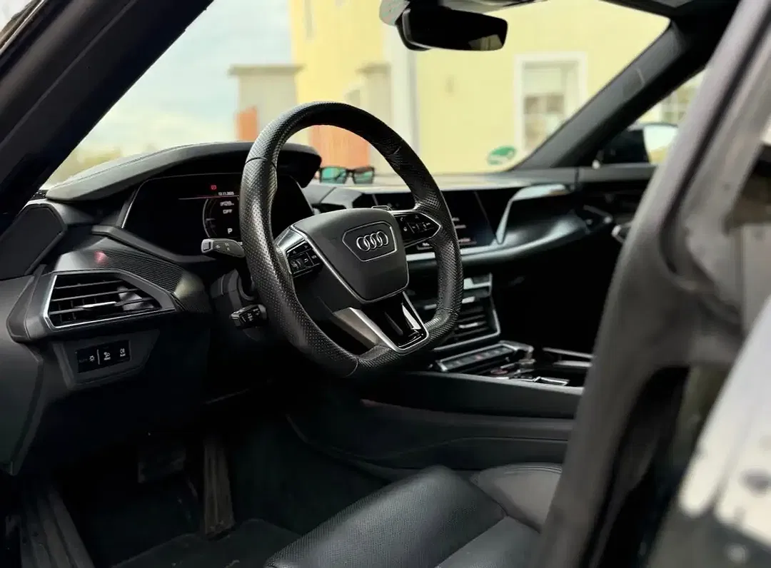 Audi e-tron GT - Thumbnail 4