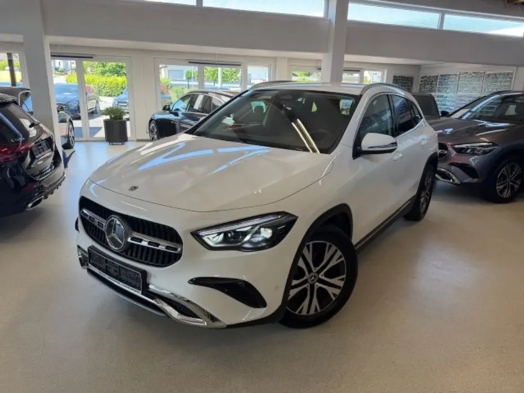 Mercedes-Benz GLA 200 - Thumbnail 3