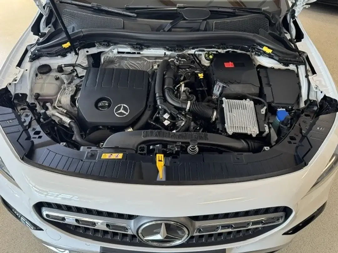 Mercedes-Benz GLA 200 - Thumbnail 4