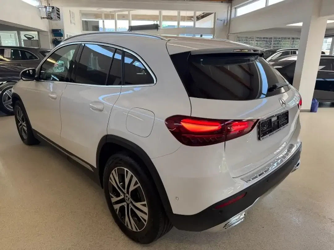 Mercedes-Benz GLA 200 - Thumbnail 6