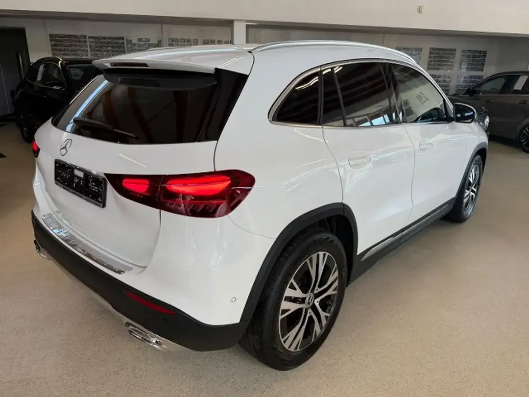 Mercedes-Benz GLA 200 - Thumbnail 8