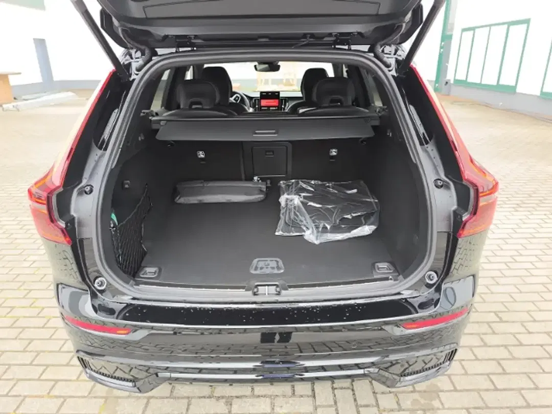 Volvo XC60 B5 AWD Plus Black Edition - Thumbnail 10