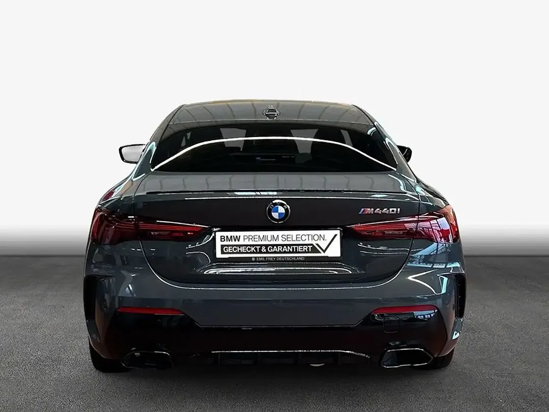 BMW M4 xDrive - Thumbnail 4