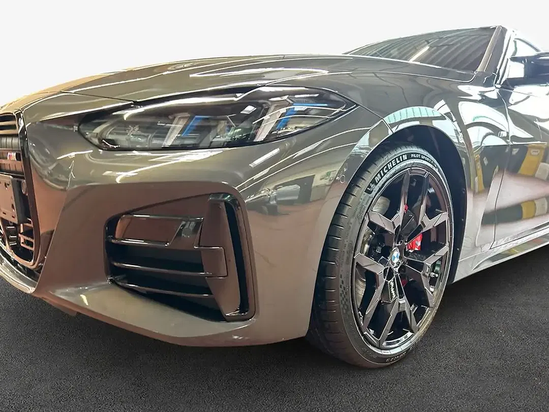 BMW M4 xDrive - Thumbnail 5