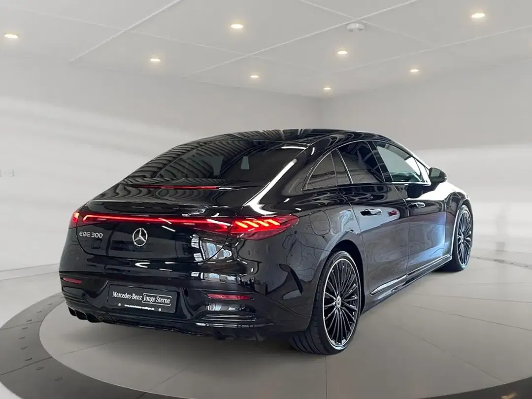 Mercedes-Benz EQE 300 AMG AIRMATIC Night - foto 2