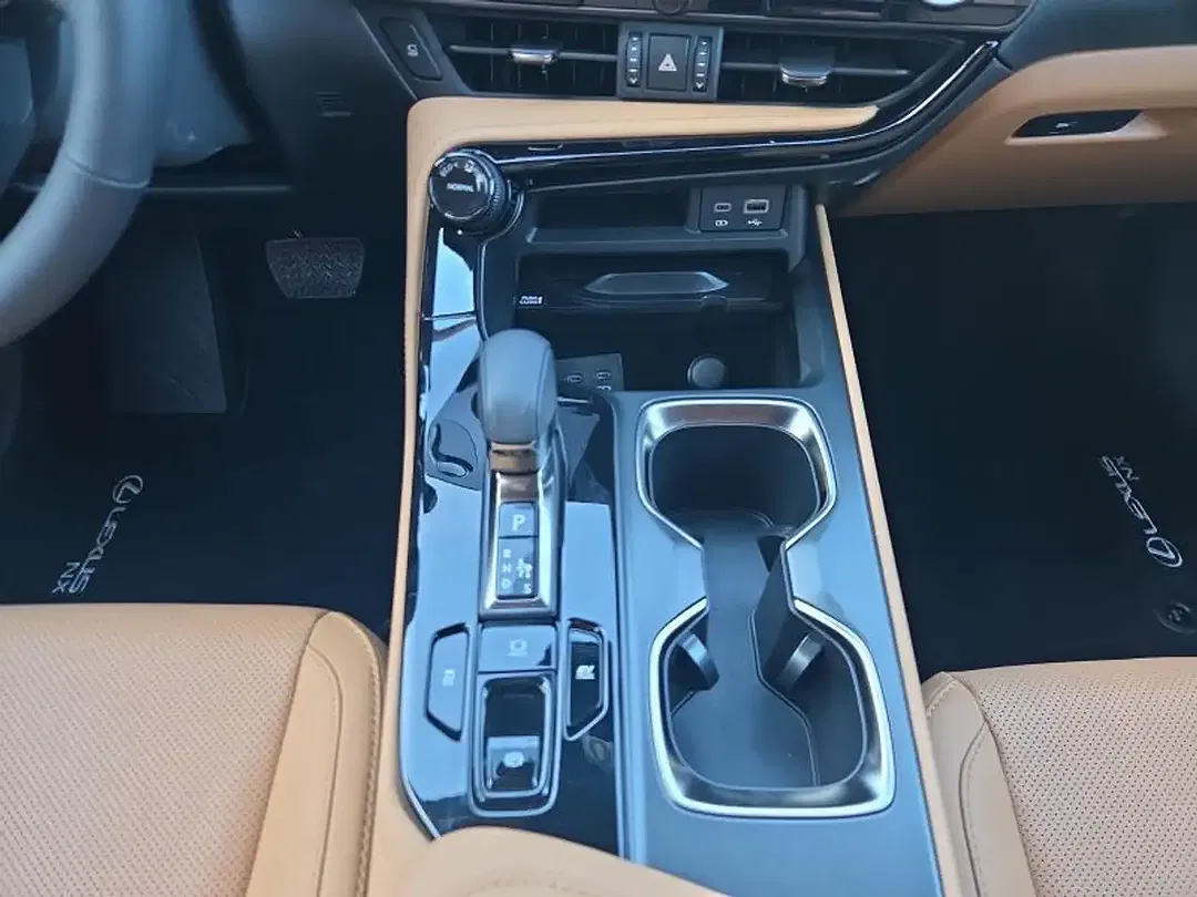 Lexus NX 350h Hybrid Executive Line - Thumbnail 13
