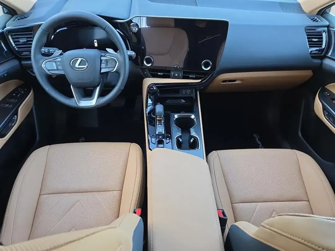 Lexus NX 350h Hybrid Executive Line - Thumbnail 3