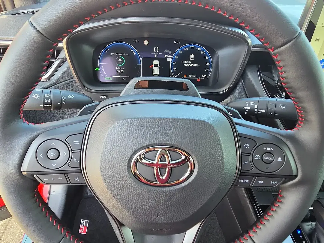 Toyota Corolla Cross GR Sport - Thumbnail 13